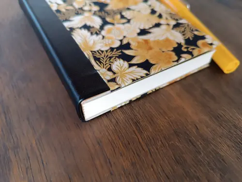 Caderno A6 Floral Dourado de Tecido e Couro