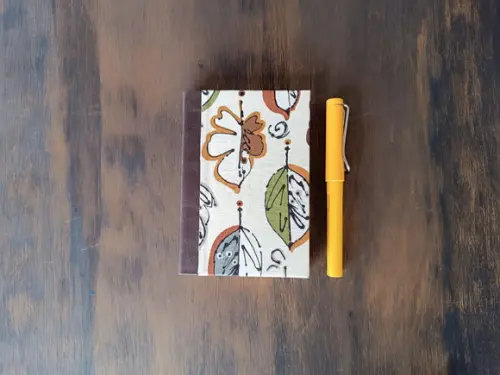 Caderno A6 Folhas de Outono de Tecido e Couro