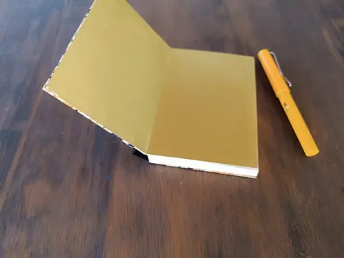 Caderno A6 Floral Dourado de Tecido e Couro