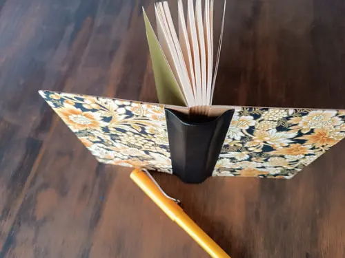 Caderno A6 Floral Dourado de Tecido e Couro