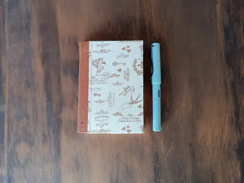 Caderno A6 Francês Retrô de Tecido e Couro