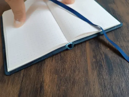 Caderno A6 Pontilhaddo Capa Dura de Couro Azul