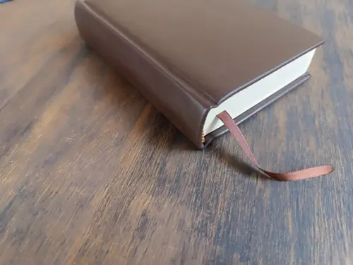 Caderno A6 Pontilhaddo Capa Dura de Couro Marrom
