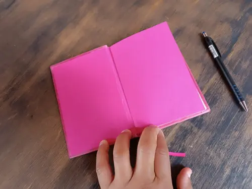 Caderno A6 Pontilhaddo Capa Dura de Couro Rosa