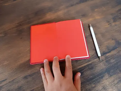 Caderno A6 Vermelho Capa Dura de Couro Estampa Cobra