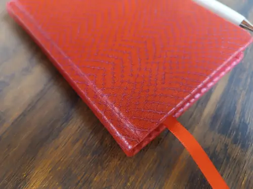 Caderno A6 Vermelho Capa Dura de Couro Estampa Cobra