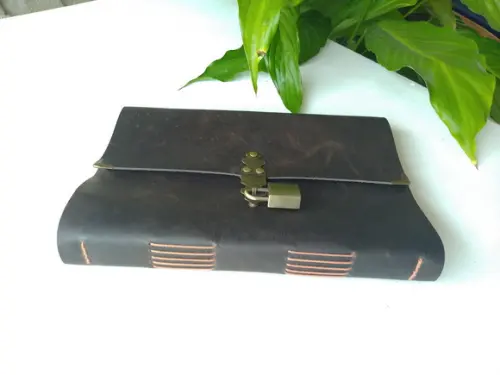 Caderno de Couro Marrom com Cadeado