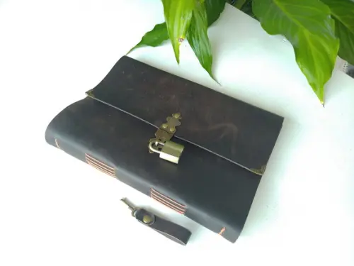 Caderno de Couro Marrom com Cadeado