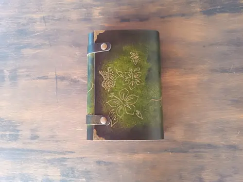 Caderno de Couro Verde Borboleta