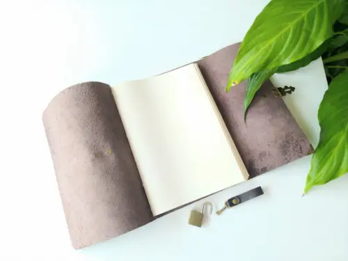 Caderno de Couro Marrom com Cadeado