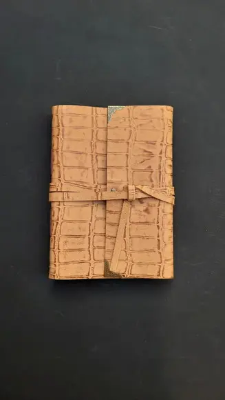 Caderno Diário Artesanal Croc Caramelo