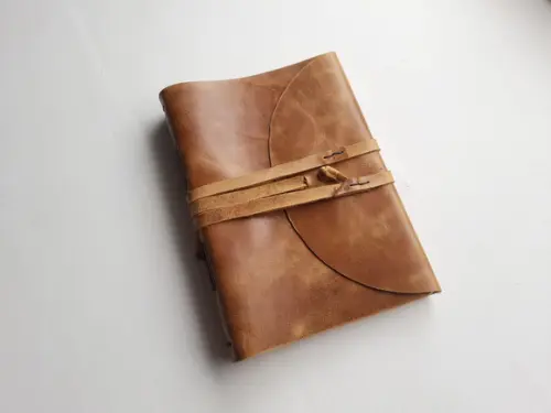 Caderno Diário Retrô de Couro Caramelo