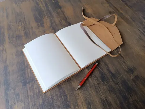 Caderno Diário Retrô de Couro Marrom
