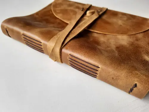 Caderno Diário Retrô de Couro Caramelo