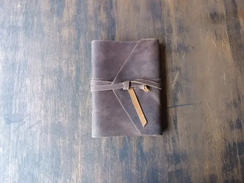 Caderno Diário Retrô de Couro Marrom