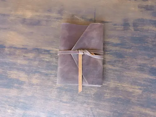 Caderno Diário Retrô de Couro Marrom
