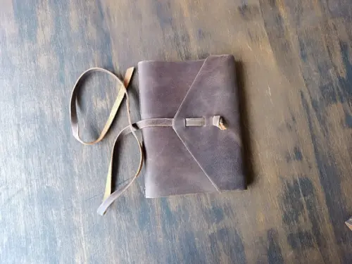 Caderno Diário Retrô de Couro Marrom