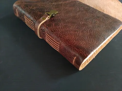 Caderno Marrom Artesanal Diário de Couro com Fecho