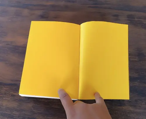 Caderno Marrom Bolinhas Brochura A5 de Couro Flexível