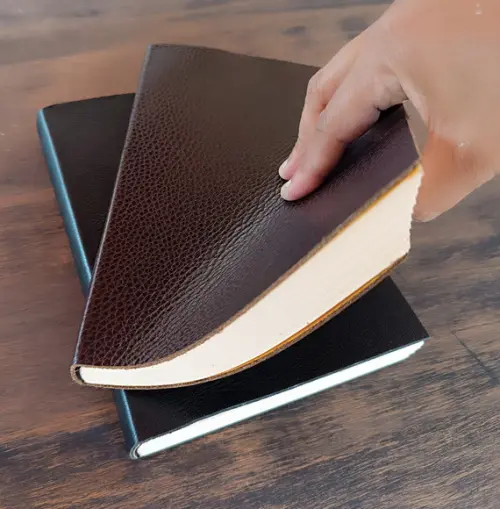Caderno Marrom Bolinhas Brochura A5 de Couro Flexível