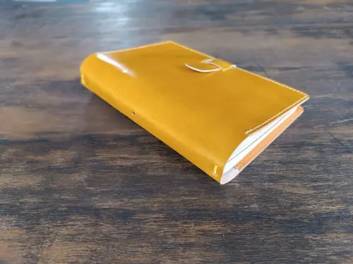 Capa de Couro Amarelo Tipo Midori