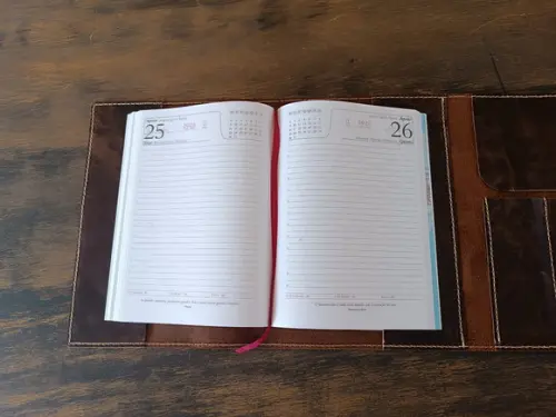 Capa de Agenda de Couro com Estojo + Grátis Agenda 2026
