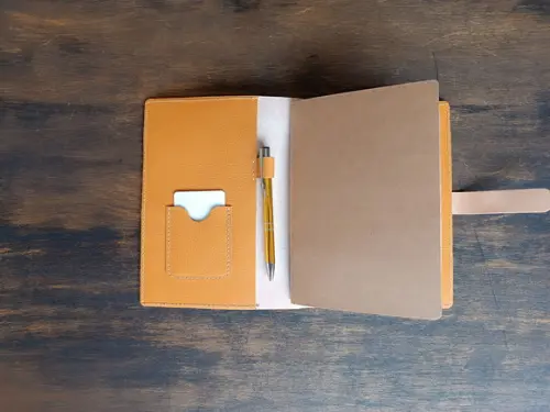 Capa de Couro Amarelo Tipo Midori