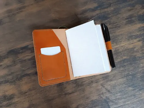 Capa de Couro e Caderneta Caramelo Porta Caneta Tipo Midori