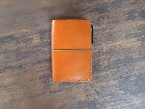 Capa de Couro e Caderneta Caramelo Porta Caneta Tipo Midori