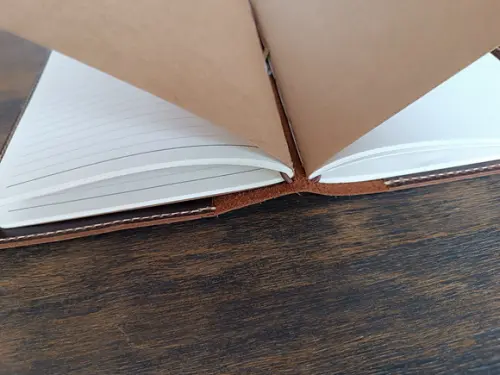 Capa de Couro Marrom Tipo Midori