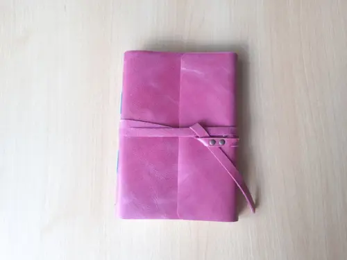 Diário de Couro Artesanal Cor Rosa Retrô Caderno