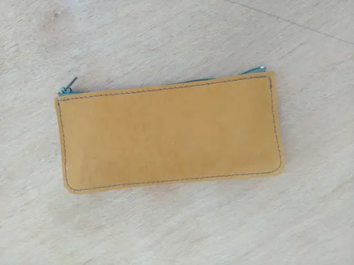 Estojo de Couro com Ziper para Lápis e Canetas Nobuck