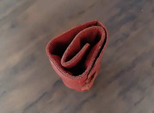 Estojo de Couro de Enrolar Lápis e Canetas Vermelho Queimado