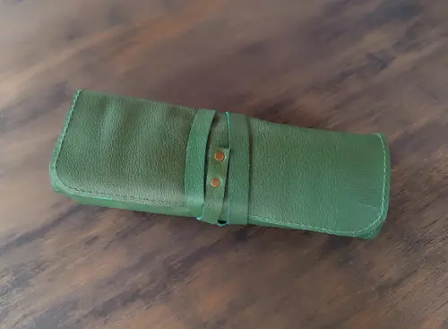Estojo de Couro de Enrolar Lápis Verde