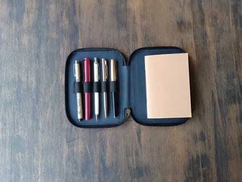 Estojo de Couro Legítimo com Zíper para Lápis e Caneta