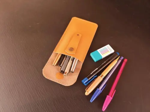 Estojo de Couro para Canetas e Lapiseiras Amarelo Queimado