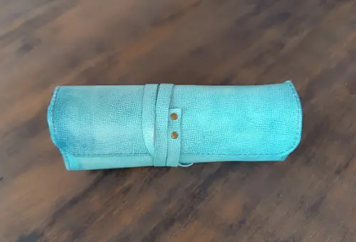 Estojo de Couro para Lápis e Canetas de Enrolar Azul Envelhe