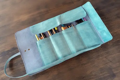 Estojo de Couro para Lápis e Canetas de Enrolar Azul Envelhe