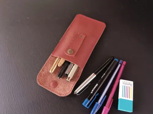 Estojo de Couro para Lápis e Canetas Vermelho Queimado