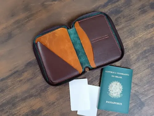 Porta Passaporte de Couro com Zíper