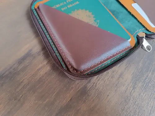 Porta Passaporte de Couro com Zíper