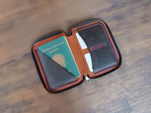 Porta Passaporte de Couro Ferrugem com Zíper