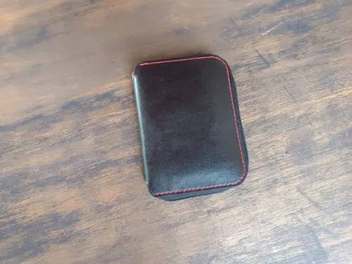 Porta Passaporte de Couro Preto com Zíper