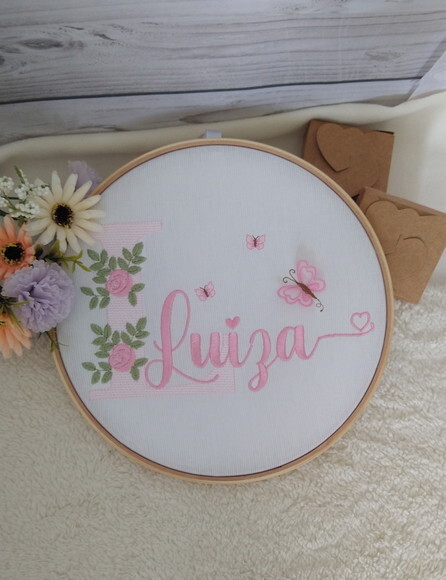 Enfeite de Porta Maternidade Bordado -floral