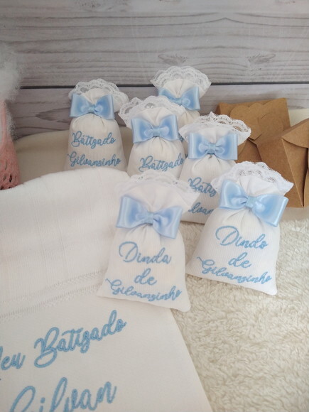 Toalhinha de Batizado + 6 Sache Perfumado