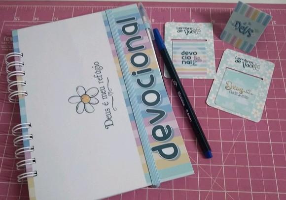 Caderno Devocional Diário Personalizado com Brinde