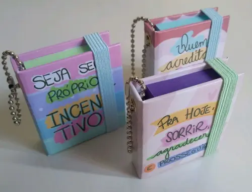 Lembrancinha Chaveiro post-its