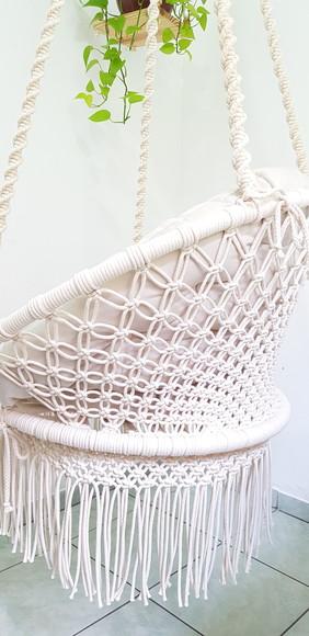 Cadeira Suspensa em Macrame com Almofadas