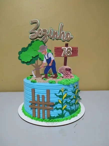 Arquivo de Corte Topo de Bolo Fazendeiro Cerca e Milho