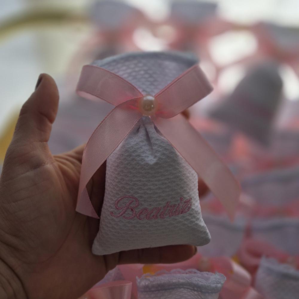 10 Sache Perfumado bordado com nome para Lembrancinha de batizado